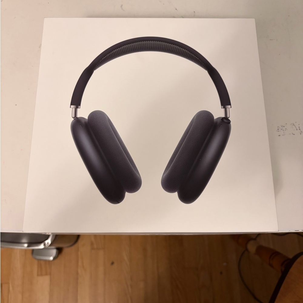 Apple AirPods Max with Smart Case - White